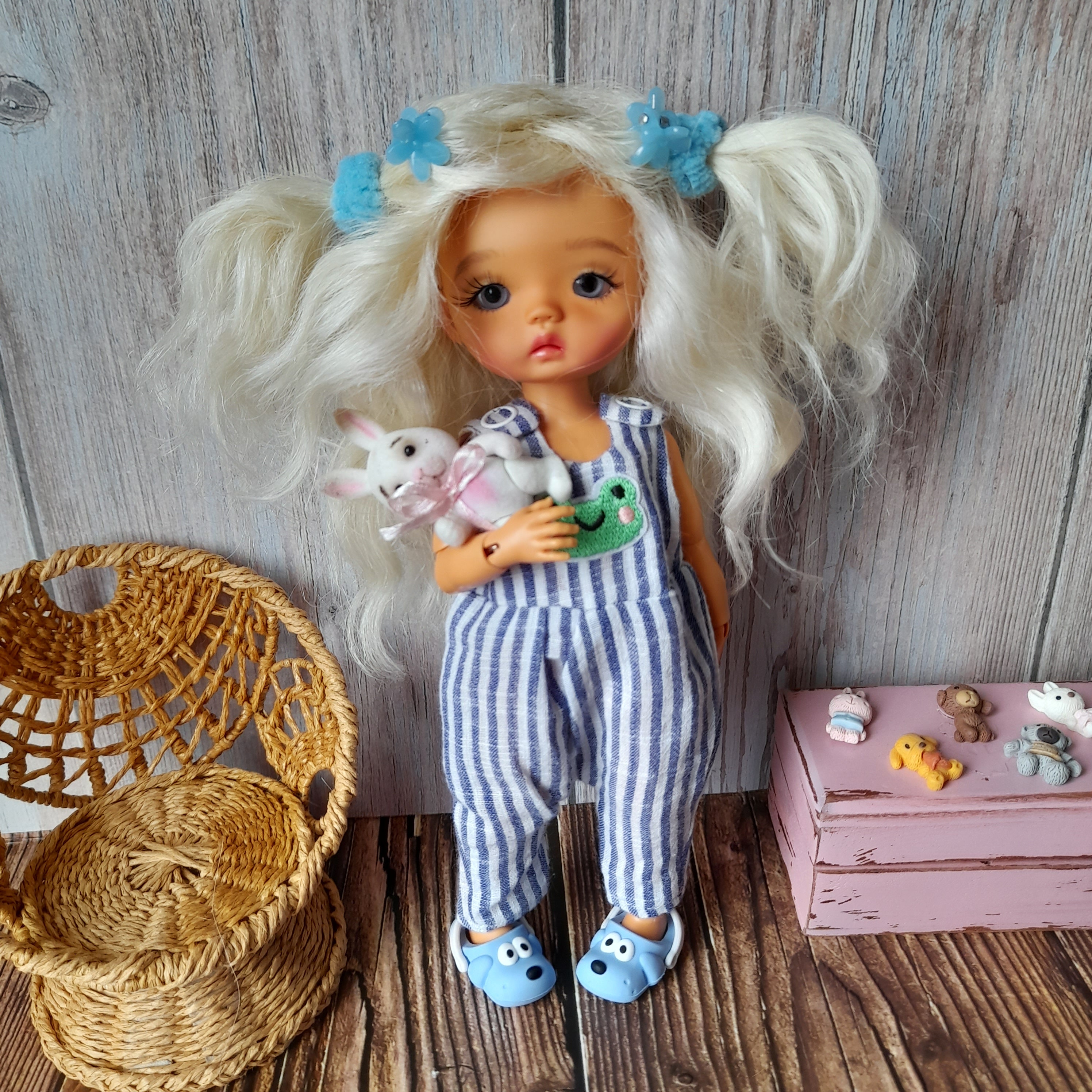 Poupée Mannequin 1/6 32cm BJD , corps articulé porte 2 tenues OOAK