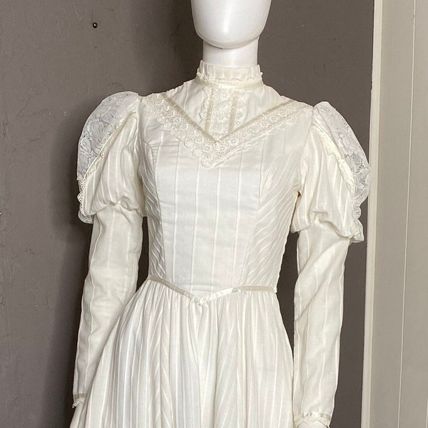 Vintage 1970's White Victorian Style Dress from Gunne Sax size S/M