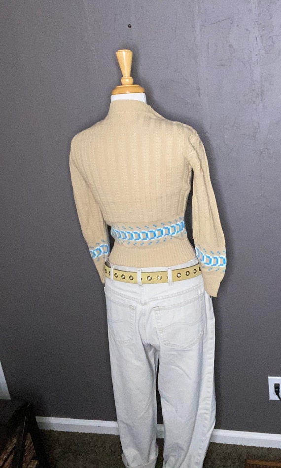 1970s Tan Knit with Turquoise and White Chain Des… - image 5