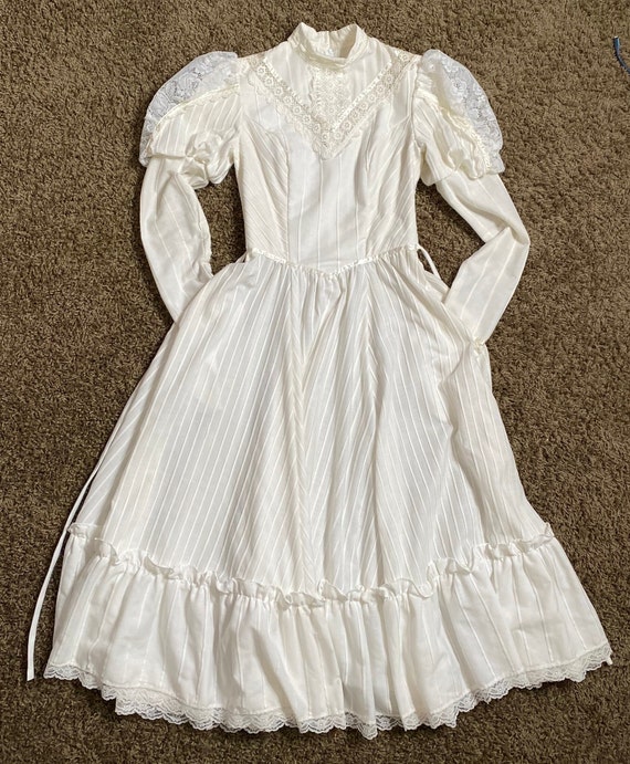 Vintage 1970's White Victorian Style Dress from G… - image 9
