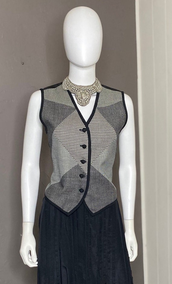 1990's Black and White Patchwork Vest from Liz Cl… - image 9