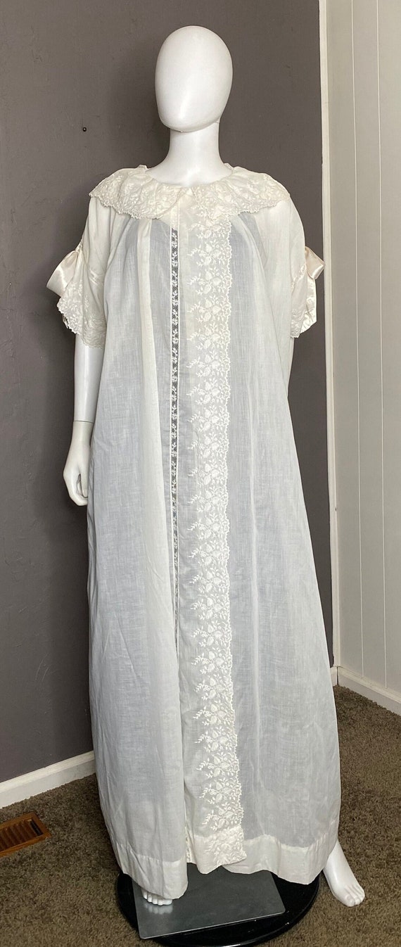 Antique Edwardian Ivory Embroidered Dressing Gown 