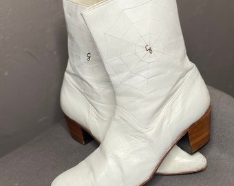 1970’s Vintage White Western Ankle Boots from Giorgio Brutini size 9.5