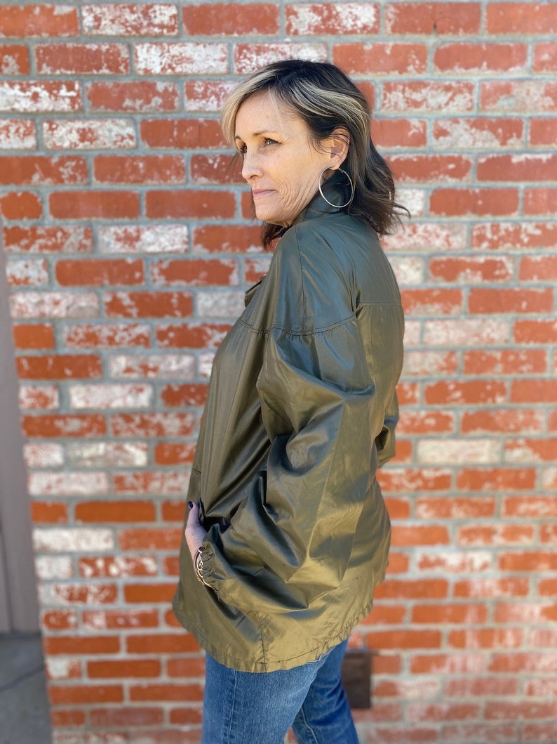 Woolrich Army Green Nylon Raincoat Windbreaker Coat Jacket Size L 1970 woolrich-army-green-nylon-raincoat-windbreaker-coat-jacket-size-l-1970