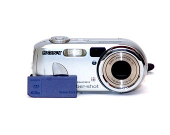 Sony Cyber-shot T900 Rare Red Ultra-compact Digital Camera Sony Cyber-shot T900 Rare Red Ultra-compact Digital Camera