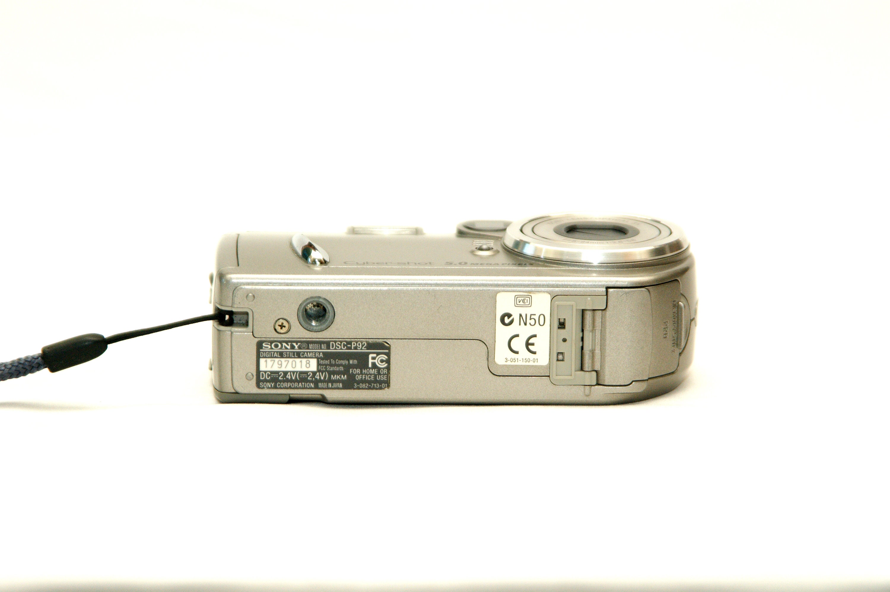 Sony Cyber-shot DSC-P92 5 MP Digital Camera Silver Vintage