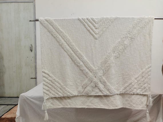 Handmade Ivory Tufted Cotton Throw Blanket: Boho Sofa Cover (52x72 Inches)