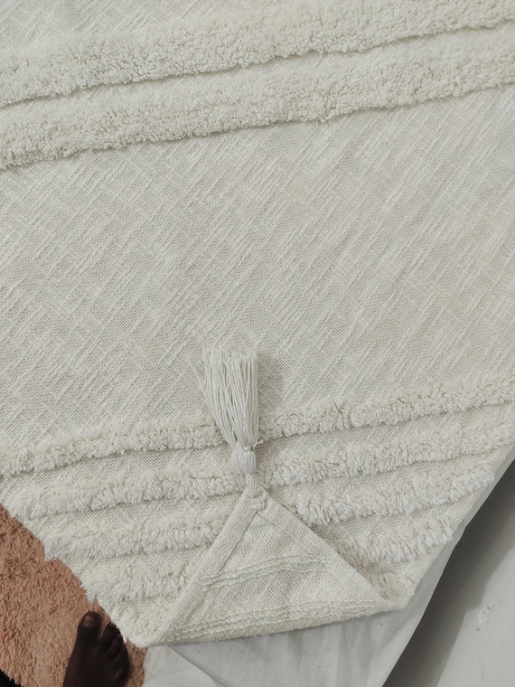 Handmade Ivory Tufted Cotton Throw Blanket: Boho Sofa Cover (52x72 Inches)