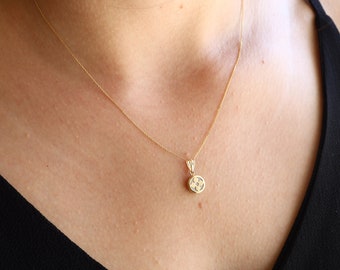 14k Gold Flower Necklace,Gold Flower Pendant,Dainty Necklace