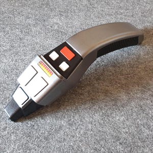 Star Trek Boomerang Phaser First Contact Replica (Fanmodel) - Bez elektroniki!