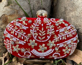 Ethnische ovale Braut-Clutch mit roter Eleganz