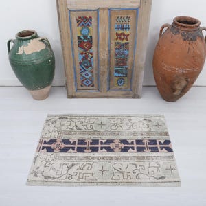 Vintage Turkish Mini Rug: Wool Anatolian Oushak Rug (2x3 ft)