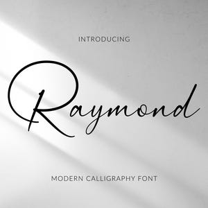 Op de afbeelding: Een minimalistische afbeelding met het woord "Raymond" in elegante, vloeiende kalligrafie. De tekst is zwart op een lichtgrijze achtergrond met subtiele schaduweffecten. De woorden "Introducing" en "Modern Calligraphy Font" zijn ook aanwezig.