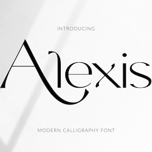 Op de afbeelding: Een minimalistisch ontwerp met het woord "Alexis" in een modern kalligrafie-lettertype. De tekst is zwart op een witte achtergrond, met de woorden "Introducing" en "Modern Calligraphy Font" boven en onder de naam.