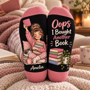 Personliga bokälskarsockor, Shhh jag läser-sockor, lässockor med eget namn, bokmalspresent till kvinnor, bokälskarsockor till henne