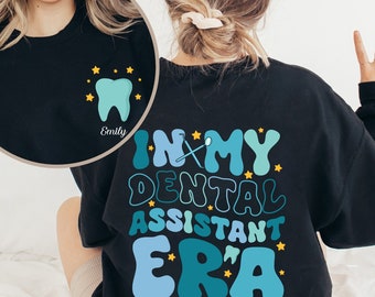 Benutzerdefinierter Name Zahnarzt Shirt, in meiner Zahnarzthelferin Era Shirt, Zahnarzthelferin Shirt, Zahnarzthelferin Geschenk, Zahnarzt Geschenk, Dental Era Shirt