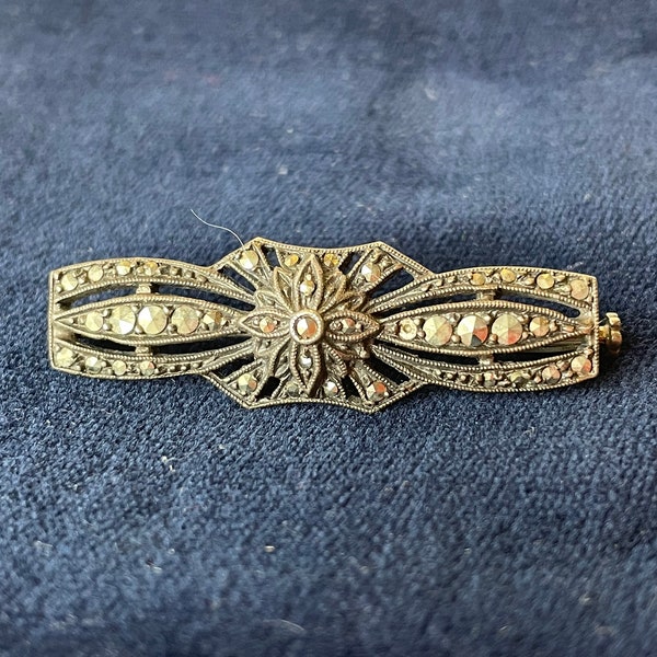 Antique French depose Bar brooch 1920's with unusual clasp