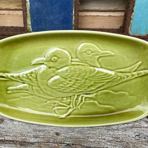 Bandeja para baratijas con forma de gaviota de Poole Pottery, cerámica verde oliva, plato costero británico de mediados de siglo.