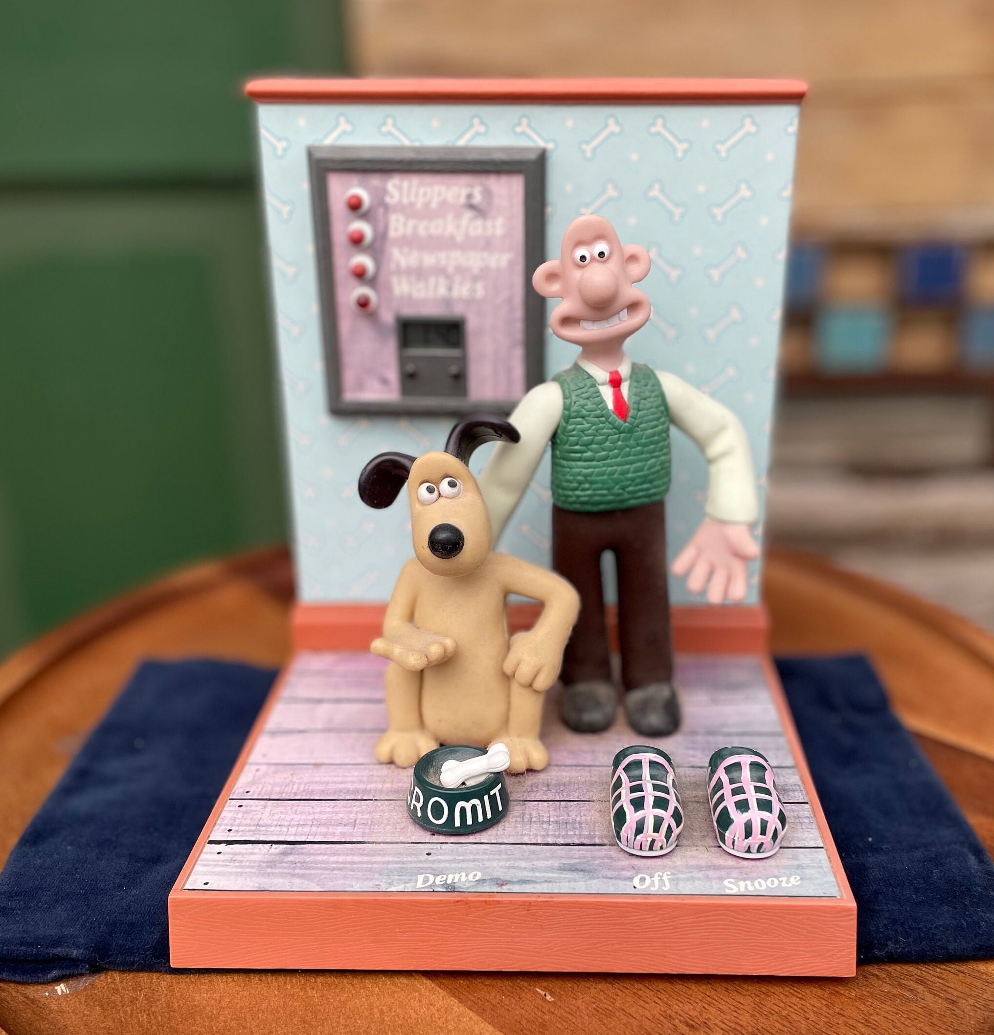An Original Working 1995 Wesco Wallace and Gromit Talking Alarm An Original Working 1995 Wesco Wallace and Gromit Talking Alarm