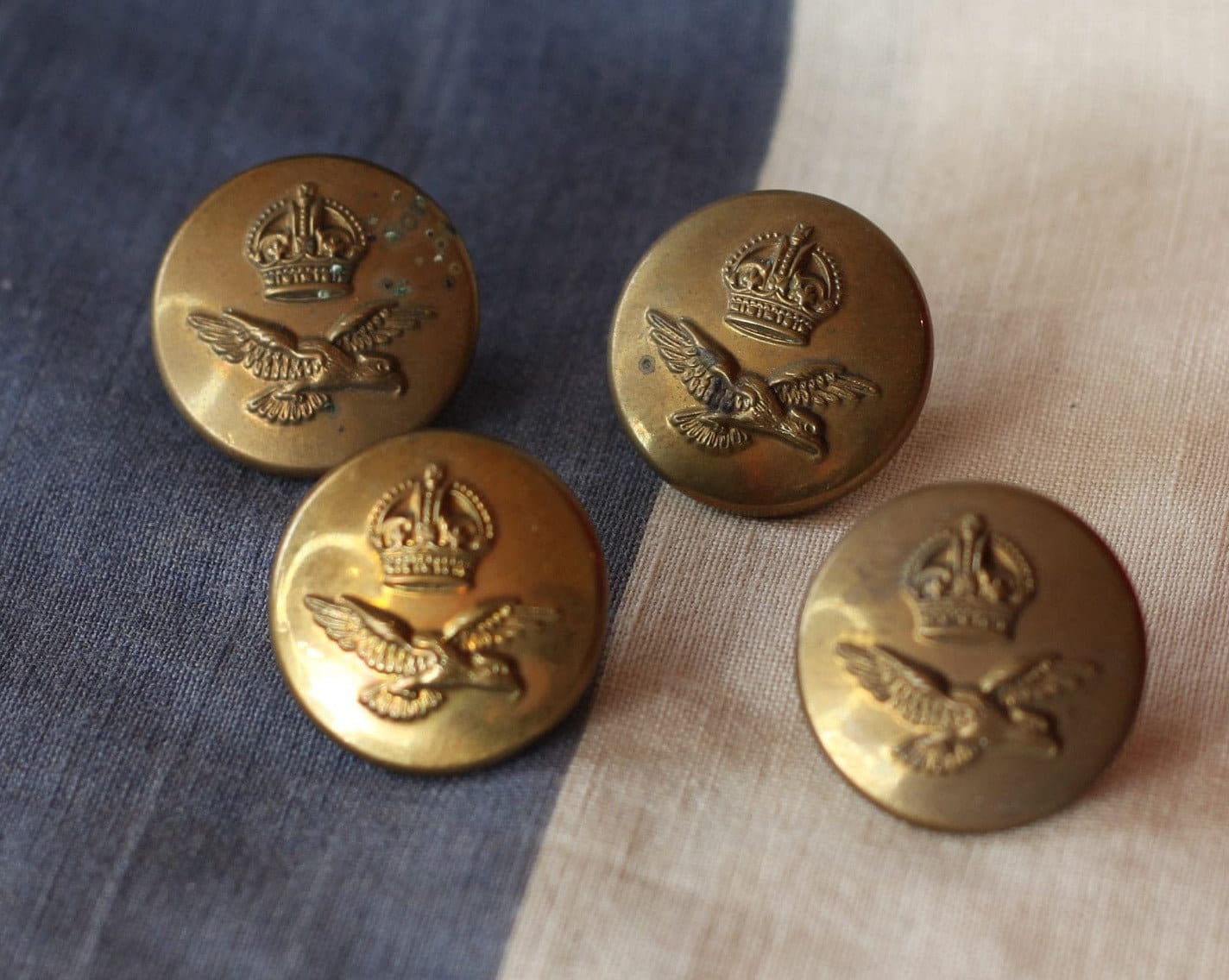 Set of four RCAF/RAF & military buttons Set of four RCAF/RAF & military buttons