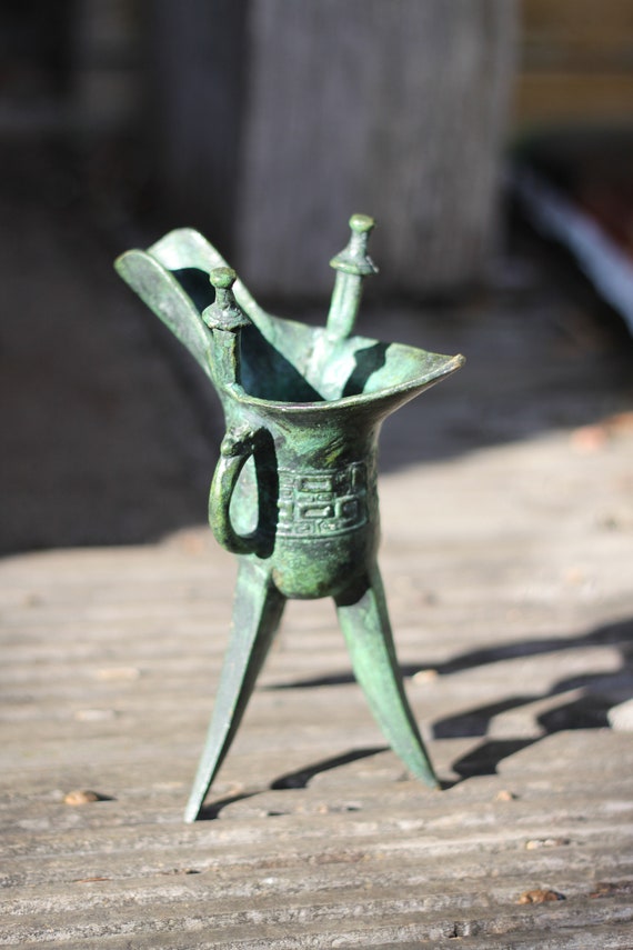 古代青銅製三脚盃杯 – 中国の儀式用酒器 - Etsy 日本