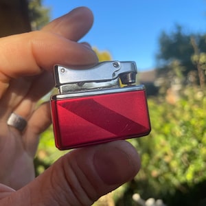 Vintage red gas lighter Sunflower brand - chrome- 43mm wide