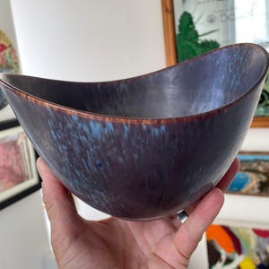 Gunnar Nylund Rörstrand Stengodsskål, Mid-Century Modern Blue Plum Pottery