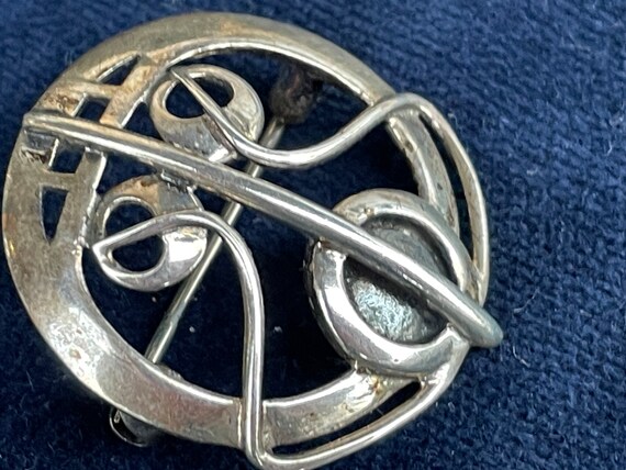 Orecchini pendenti in argento Sterling con rose e Charles Rennie Mackintosh