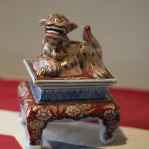 Antique Japanese Hirado / Koransha Porcelain Koro – Hand Painted Incense Burner with Foo Dog Lid (14cm)