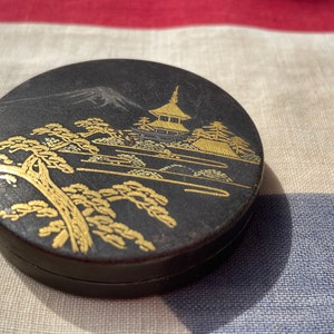 Vintage Japanese K24 Gold Damascene Compact – Komai Style Mount Fuji Design, 1950s, 5cm, 44g