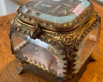 Antique French Glass Trinket Box – Reims Cathedral Souvenir Casket (Early 20th Century)