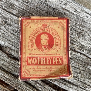 Une boîte ouverte vintage de plumes de stylo dans une boîte de stylo Macniven & Cameron principalement Waverley