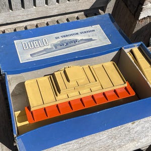 Vintage Hornby Dublo D1 Through Station with Box – Meccano Model Railway Accessory 1950s