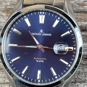 Jacques Lemans Derby 1-1846 automatisch herenhorloge – 42 mm blauwe wijzerplaat, roestvrij staal, 10 ATM