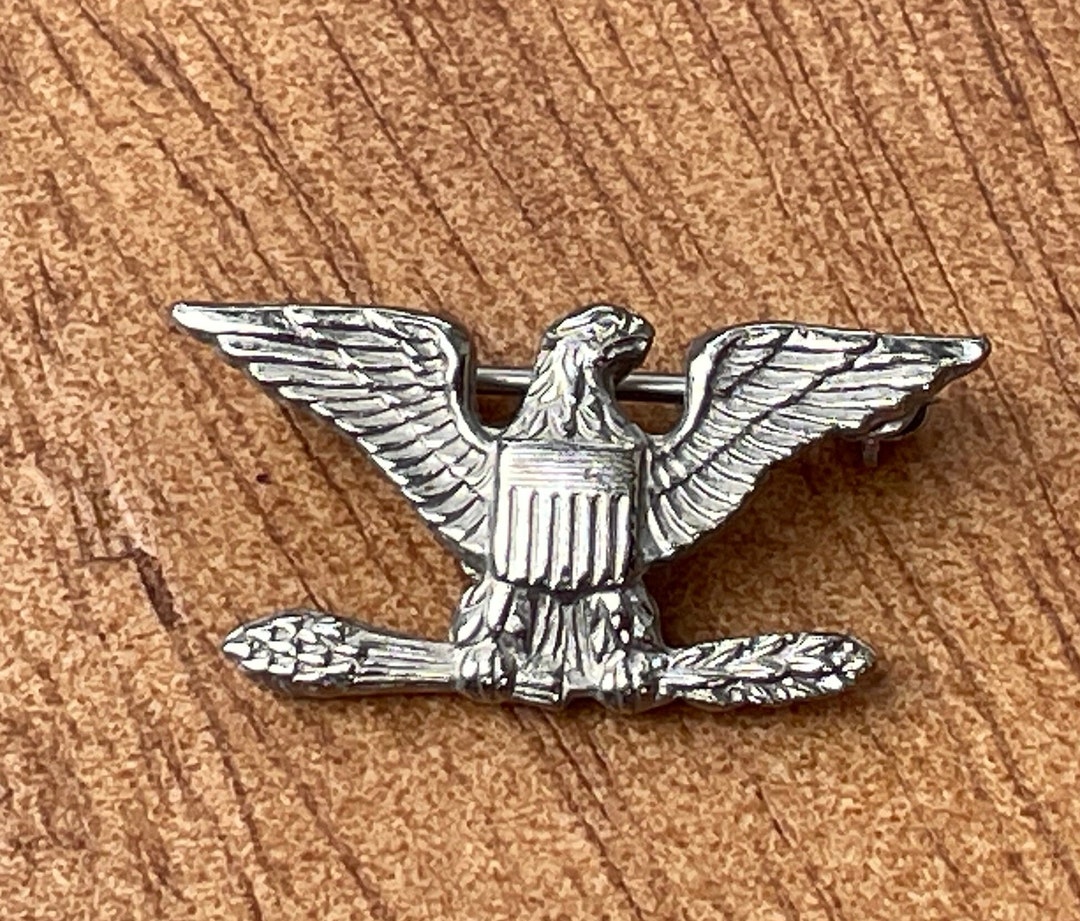 A USA Army Colonel Rank Insignia Spread Eagle Facing Right Badge 25mm ...