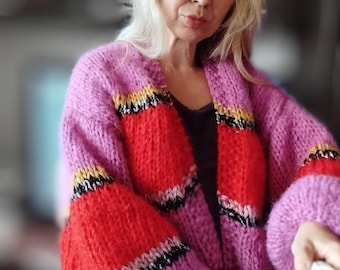 Cardigan aviateur en mohair fuchsia, veste courte et ample duveteuse de couleur rayée, pull en grosse maille fait main, pull oversize en tricot de mohair doux et moelleux