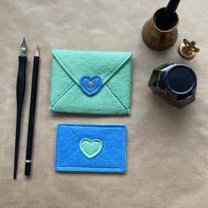 Cartas de amor pequeñas, juguete de fieltro con forma de sobre, juego de simulación, juguete de fieltro de lana en tonos pastel, materiales totalmente naturales - Lima/arándano