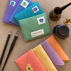 Carta de amor, juguete de fieltro con forma de sobre, juego de simulación, juguete de fieltro de lana, materiales totalmente naturales - Personalizable. Elige tu propio juego de 3.