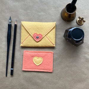 Cartas de amor pequeñas, juguete de fieltro con forma de sobre, juego de simulación, juguete de fieltro de lana en tonos pastel, materiales totalmente naturales - Limón/fresa