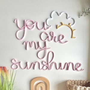 Tu sei il mio raggio di sole, citazione su filo di ferro lavorato a maglia / decorazione murale / cartello / citazione per bambini