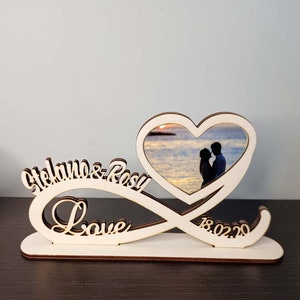 cornice da tavolo in legno personalizzato con nomi cuore infinito portafoto da appoggio regalo anniversario san valentino immagine 2