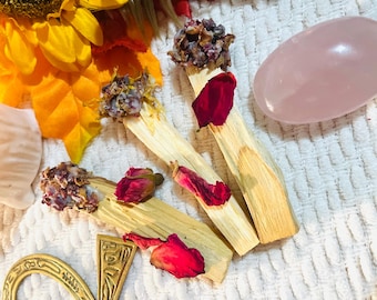 Palitos de Palo Santo a base de hierbas: rosa, lavanda, caléndula