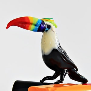 Hand-Blown Glass Art Toucan Murano Bird Figurine - Artisan Crafted Elegance for Your Home Decor- Bird Housewarming Gift for Bird Lover