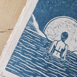 Gravura em linóleo "Natação Selvagem": Papel artesanal, edição limitada assinada imagem 9