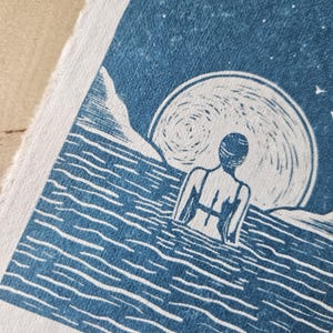 Gravura em linóleo "Natação Selvagem": Papel artesanal, edição limitada assinada imagem 3