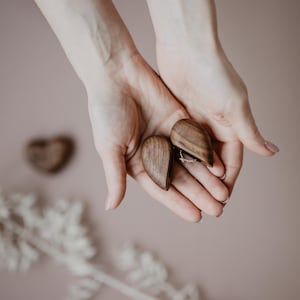 Scatola portagioie personalizzata in noce / Scatola per proposta di matrimonio a forma di cuore / Portagioie in legno per anello di fidanzamento