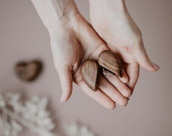 Gepersonaliseerde ringdoos van walnotenhout | Hartvormige aanzoekdoos | Houten ringhouder voor verlovingsringen