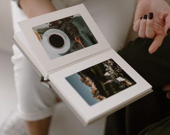 Álbum de fotos de viaje personalizado gris para fotos de 4x6 / Nuestro libro de aventuras, álbum con funda grabada a medida para impresiones de 15 x 10 cm.