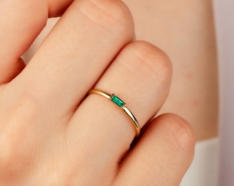 Emerald Dainty Simple Baguette Stacking Ring, 14k Solid Gold Baguette Emerald Diamond Ring, 10K 18K Tiny Natural Emerald May Birthstone Ring