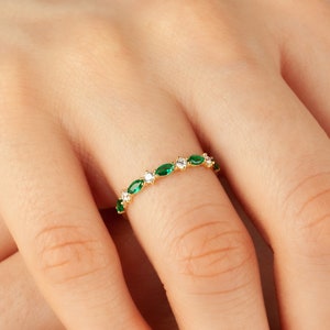 Emerald Marquise Band Ring, Alternating Emerald Marquise Gemstone Ring, Green Eternity Wedding Band, Gemstone Infinity Ring 14K Solid Gold